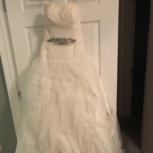 Wedding Dress - Picture 1 of 3